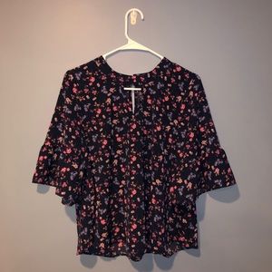 URBAN ROMANTICS Medium Bell-Sleeve Cropped Blouse